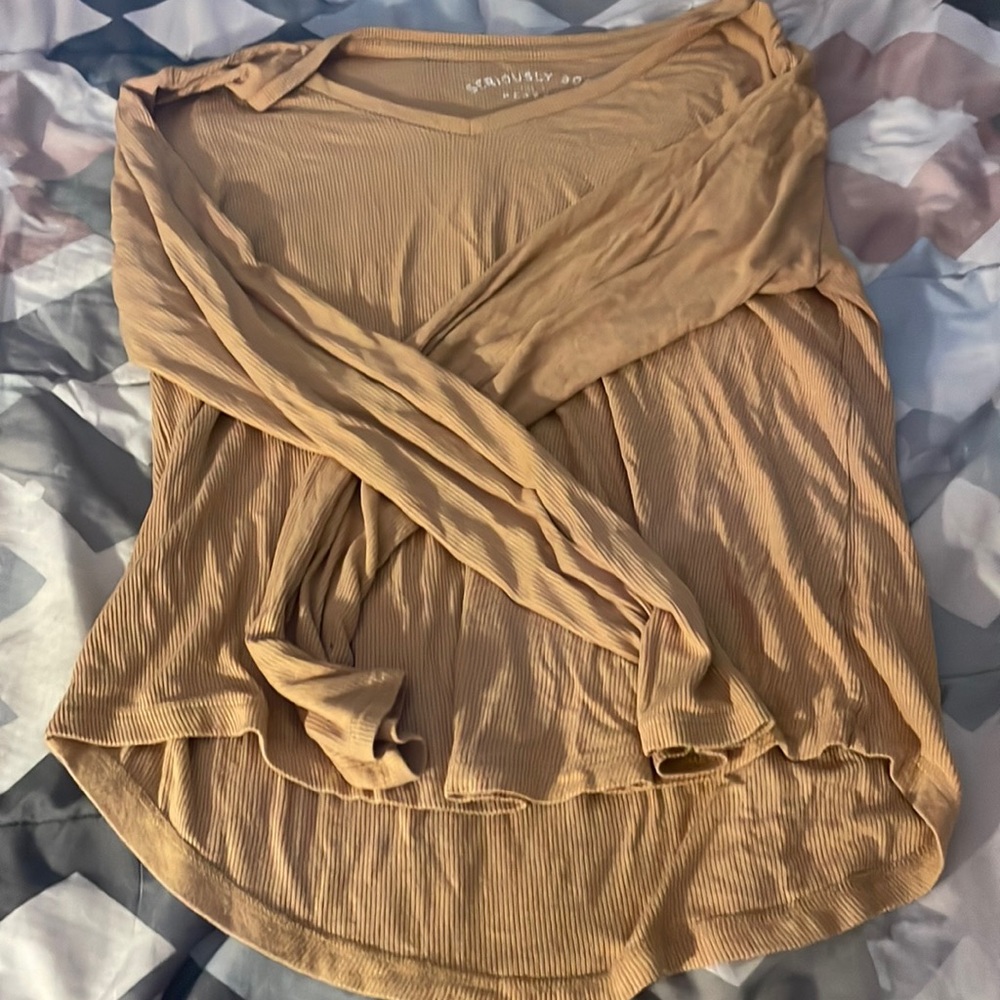I’m selling a long sleeve shirt